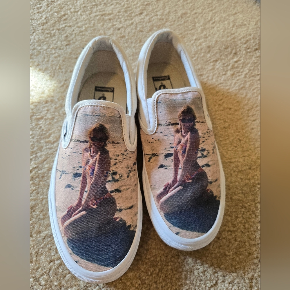 Women's Graphic Slip-On Shoes - Picture 2 of 9